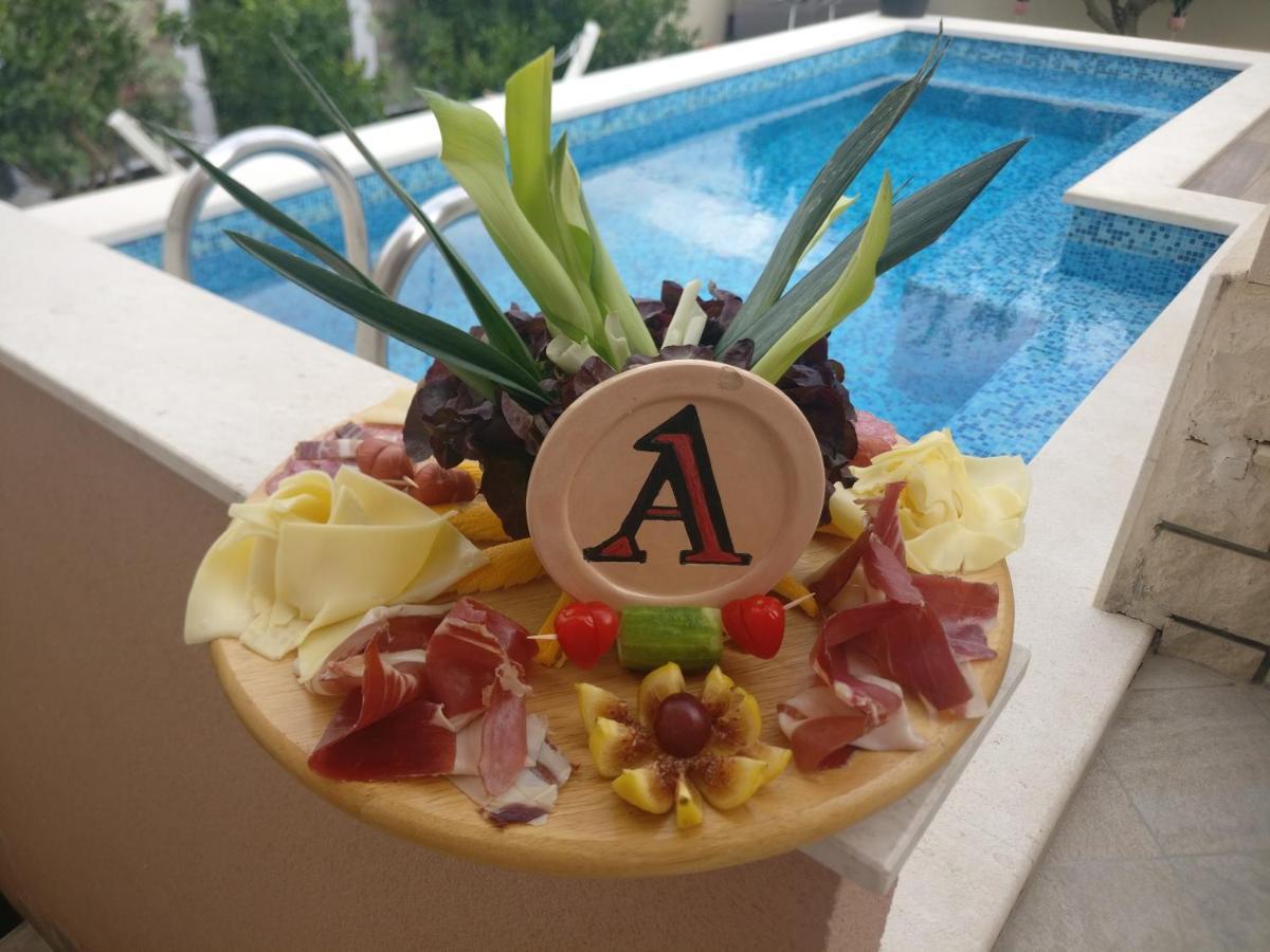 Apartments Villa A - Heating Pool Трогир Екстериор снимка