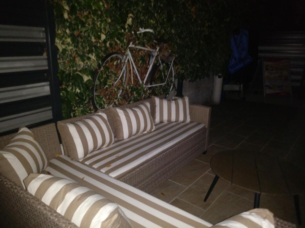 Apartments Villa A - Heating Pool Трогир Екстериор снимка