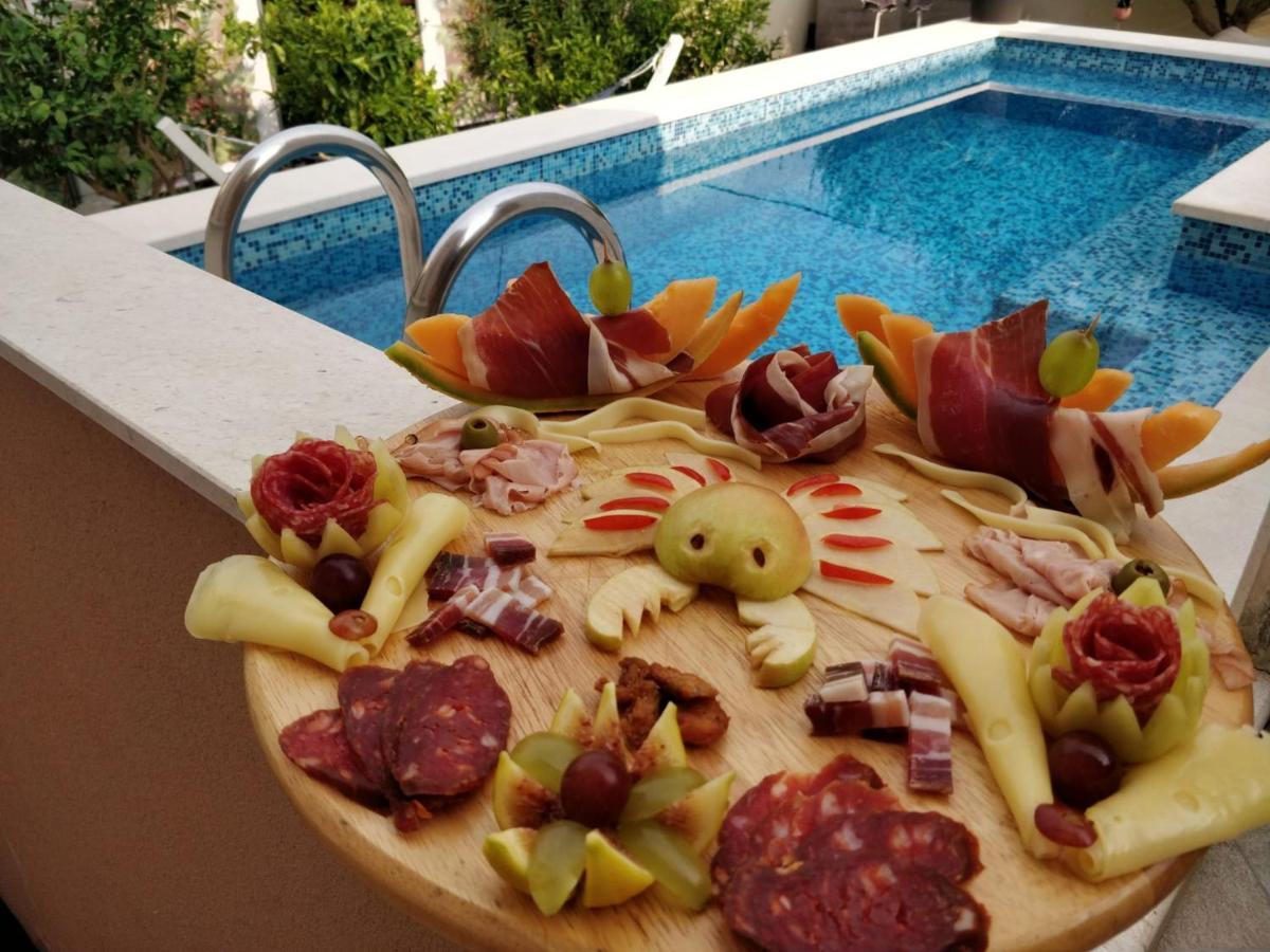 Apartments Villa A - Heating Pool Трогир Екстериор снимка