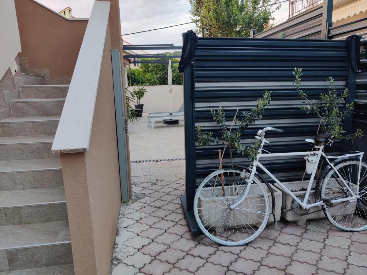 Apartments Villa A - Heating Pool Трогир Екстериор снимка