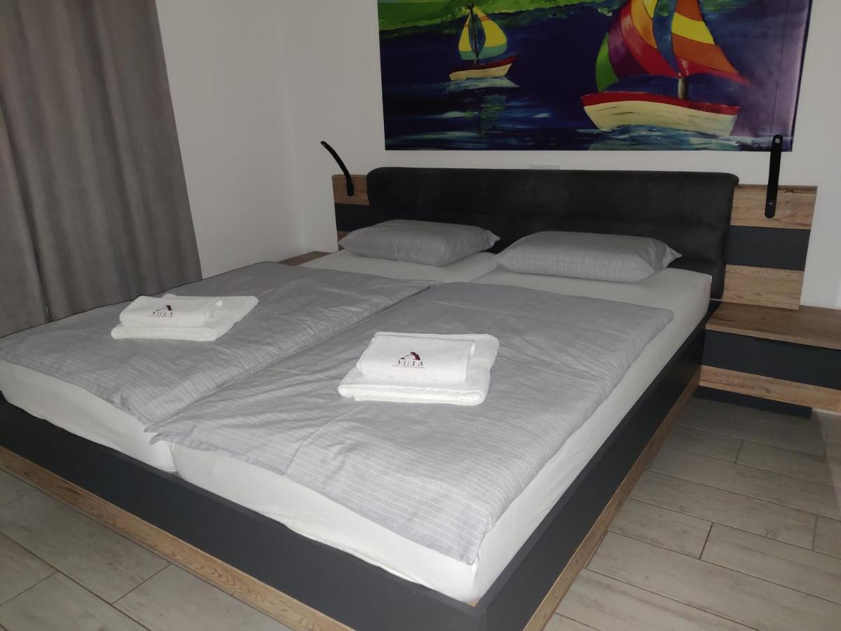 Apartments Villa A - Heating Pool Трогир Екстериор снимка