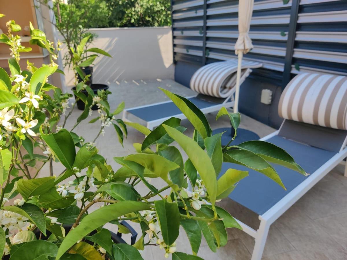 Apartments Villa A - Heating Pool Трогир Екстериор снимка
