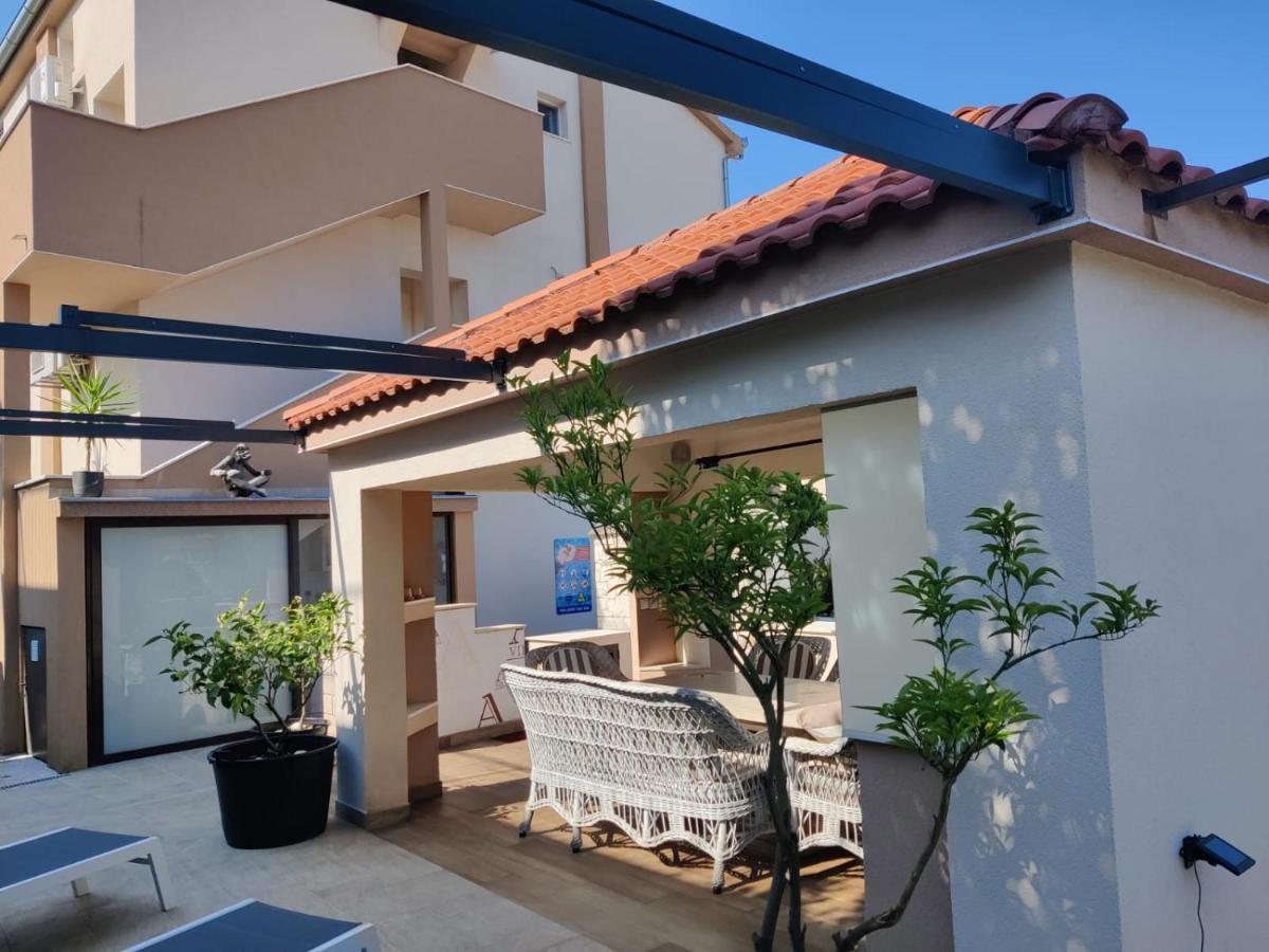 Apartments Villa A - Heating Pool Трогир Екстериор снимка