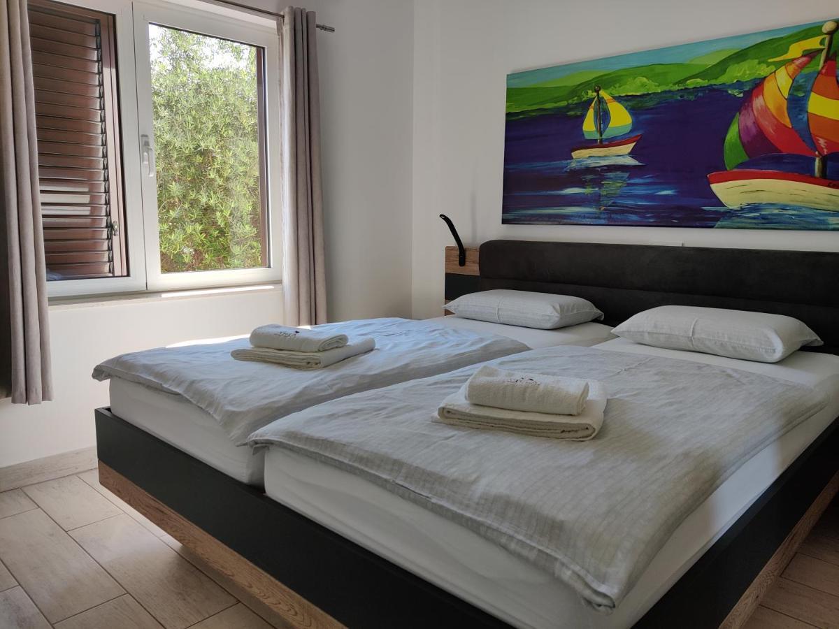Apartments Villa A - Heating Pool Трогир Екстериор снимка
