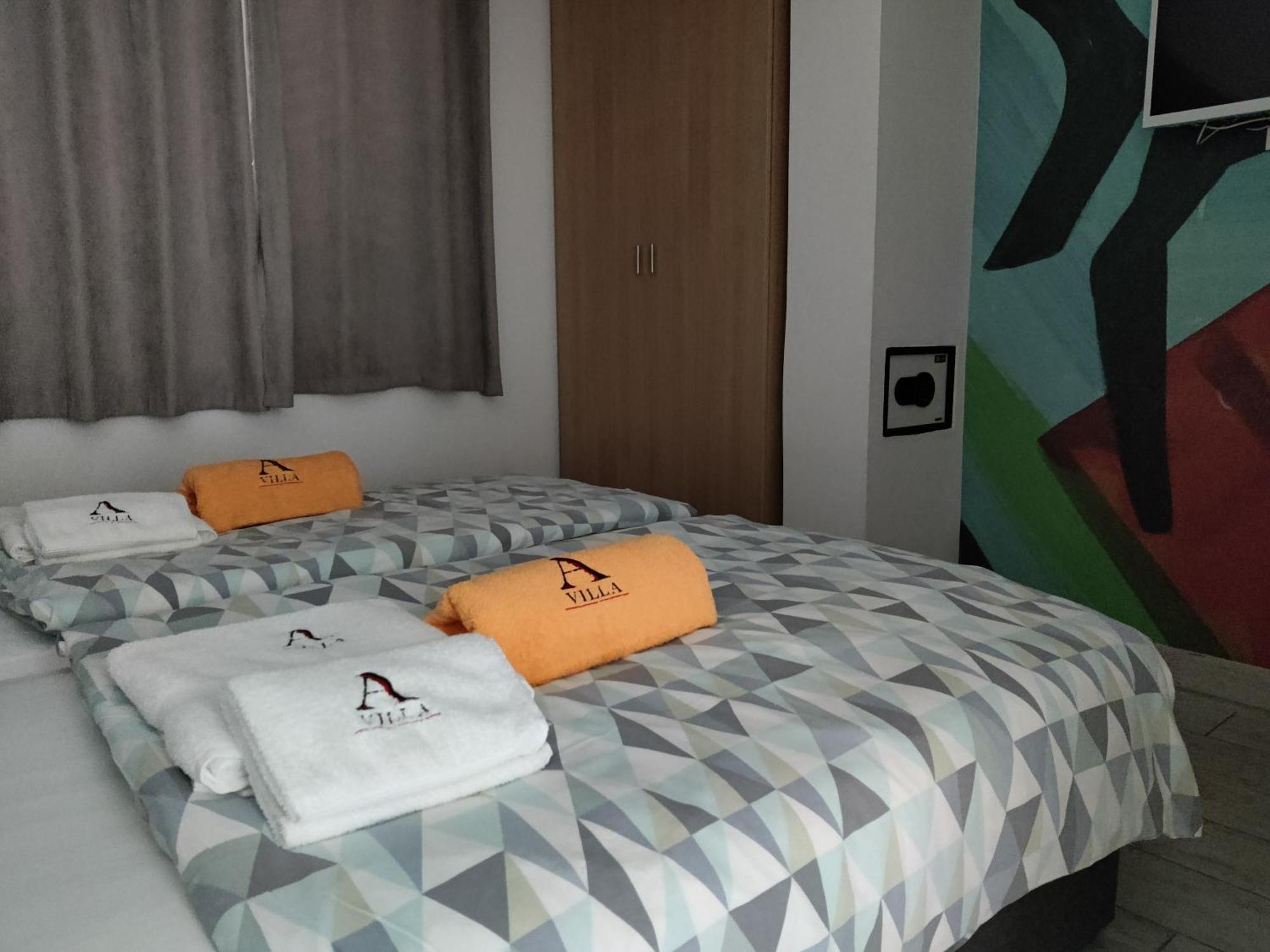 Apartments Villa A - Heating Pool Трогир Екстериор снимка