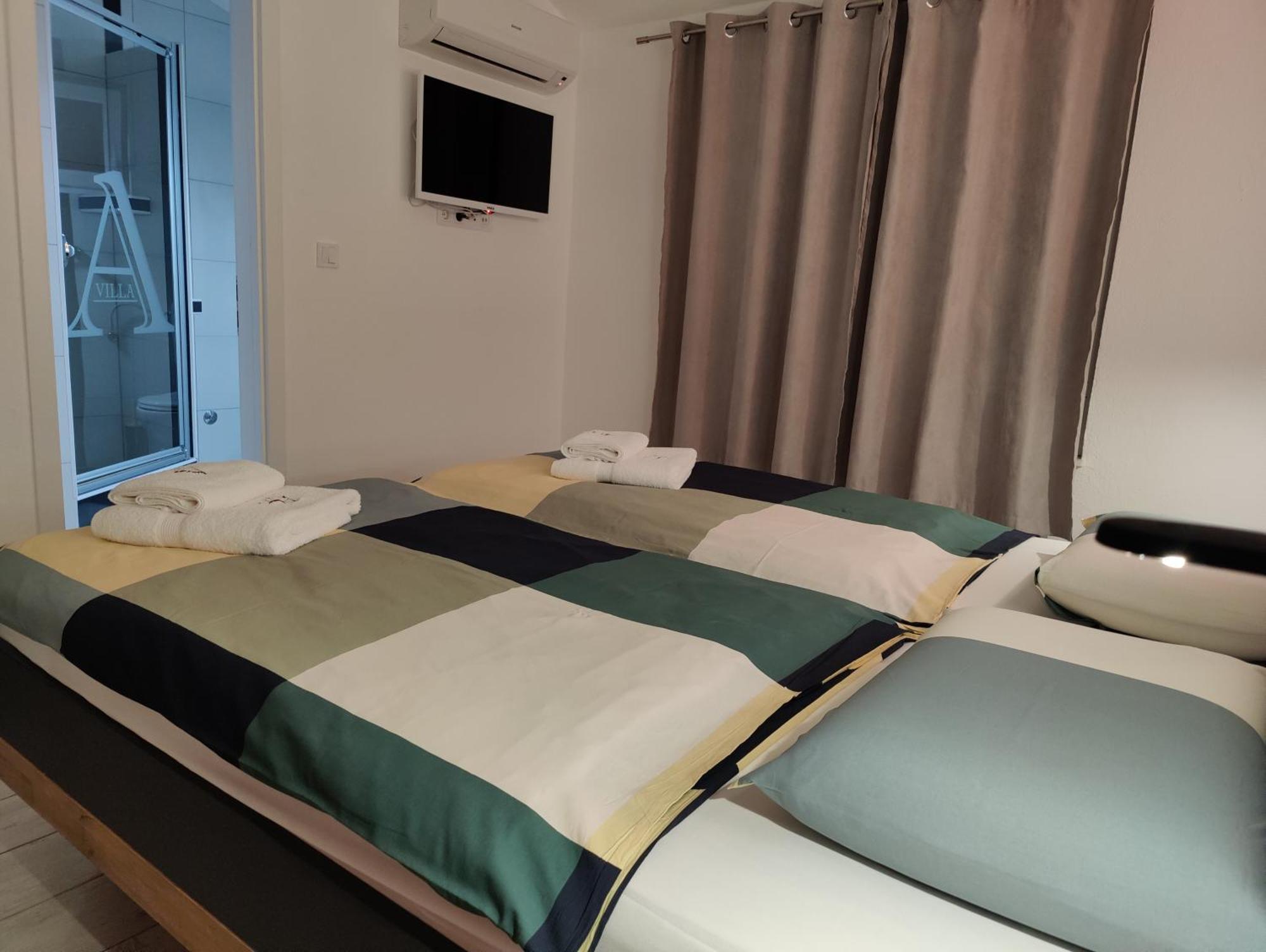 Apartments Villa A - Heating Pool Трогир Екстериор снимка