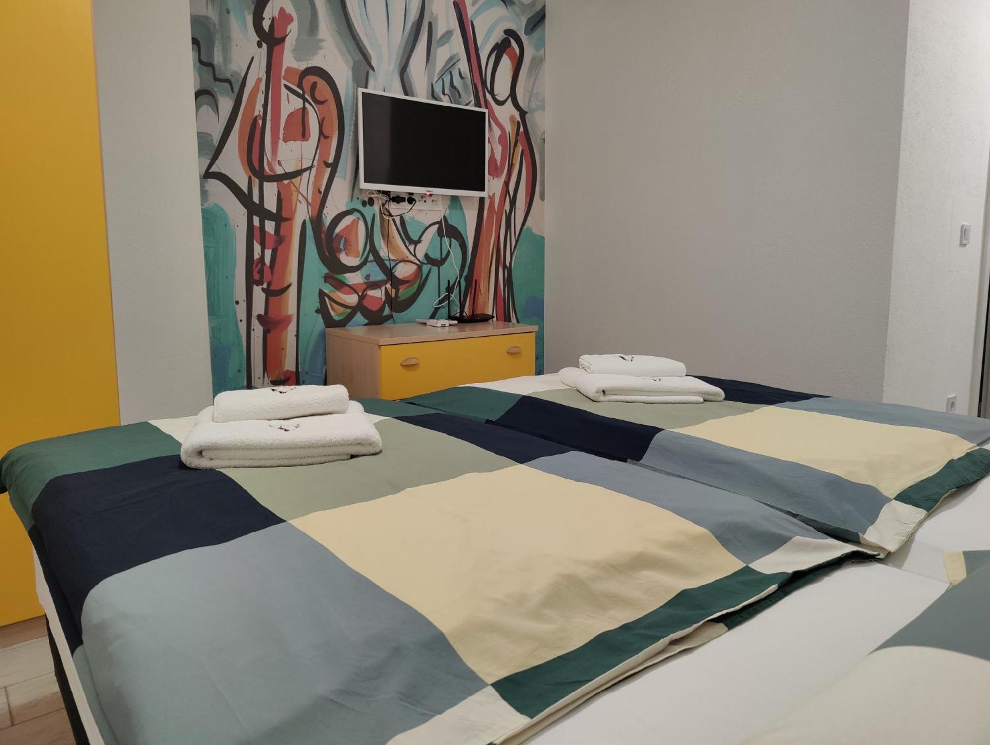 Apartments Villa A - Heating Pool Трогир Екстериор снимка