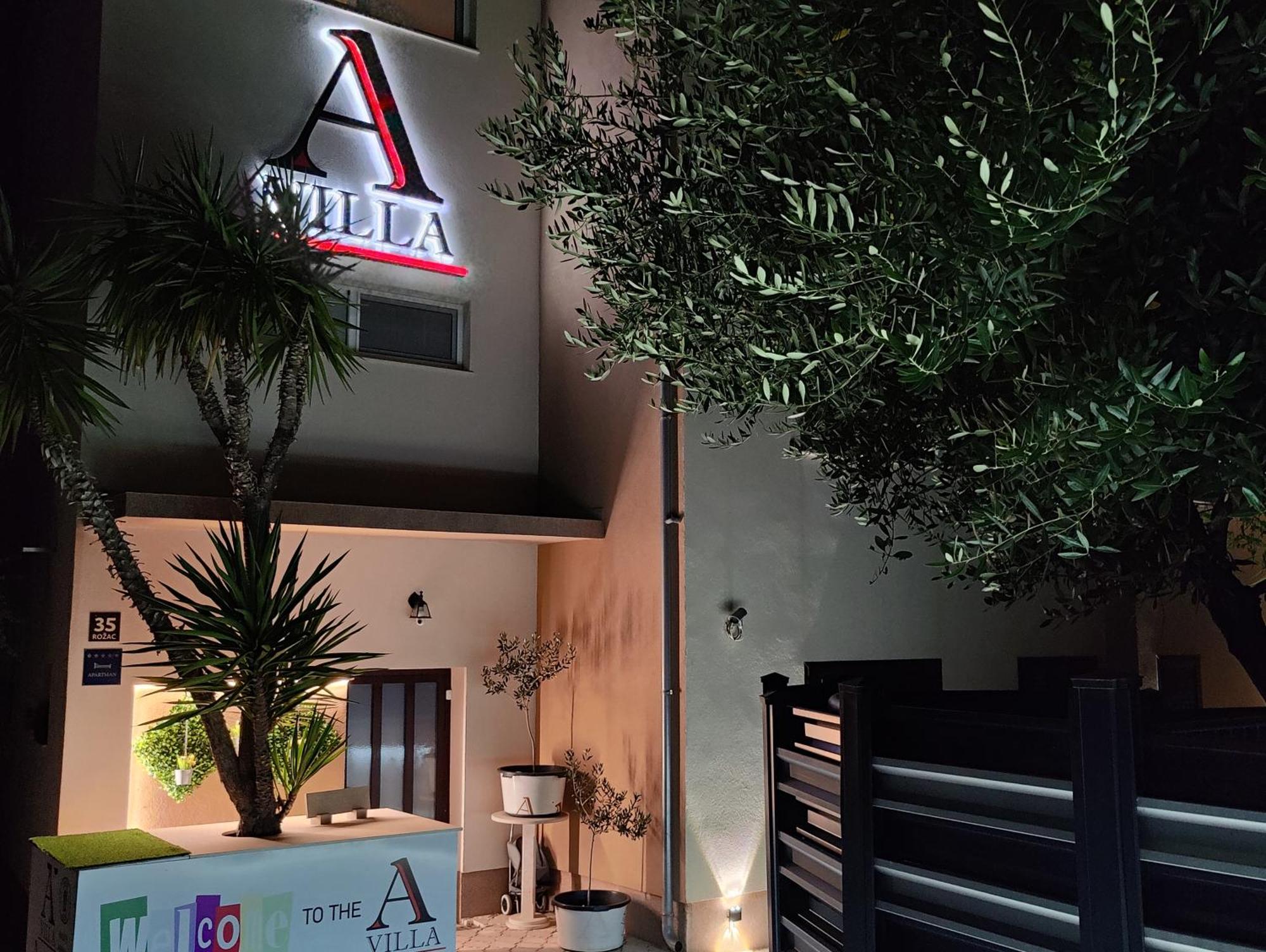 Apartments Villa A - Heating Pool Трогир Екстериор снимка