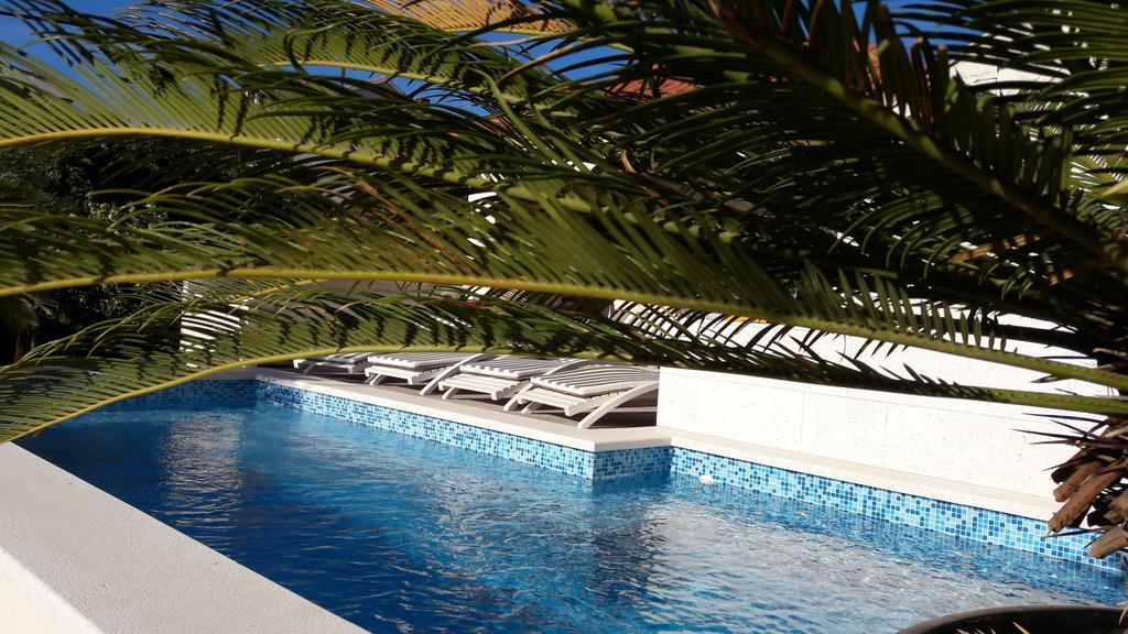 Apartments Villa A - Heating Pool Трогир Екстериор снимка
